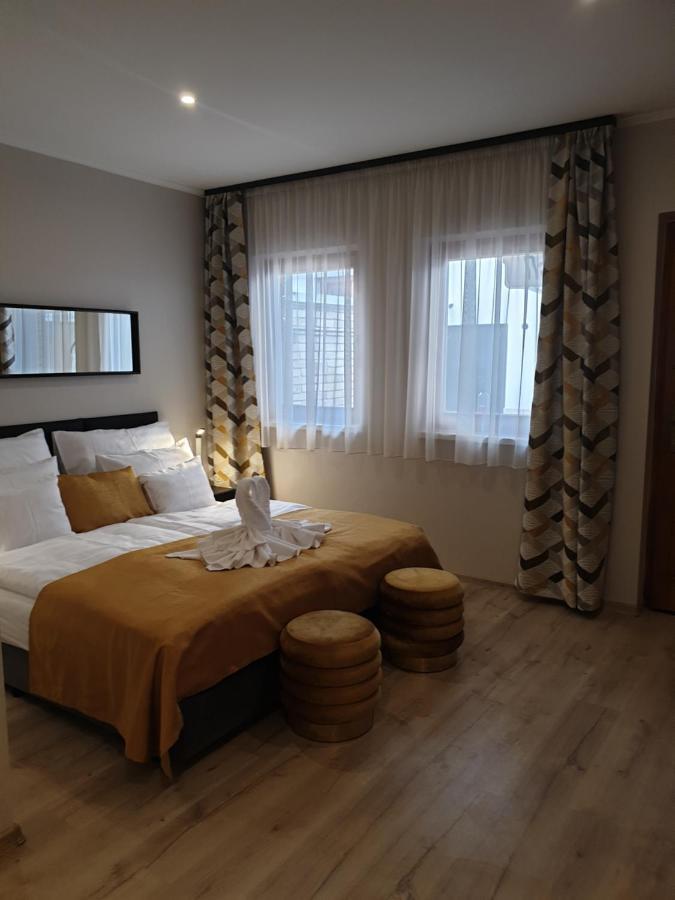 Hotel Indium City Panzió Eger Esterno foto