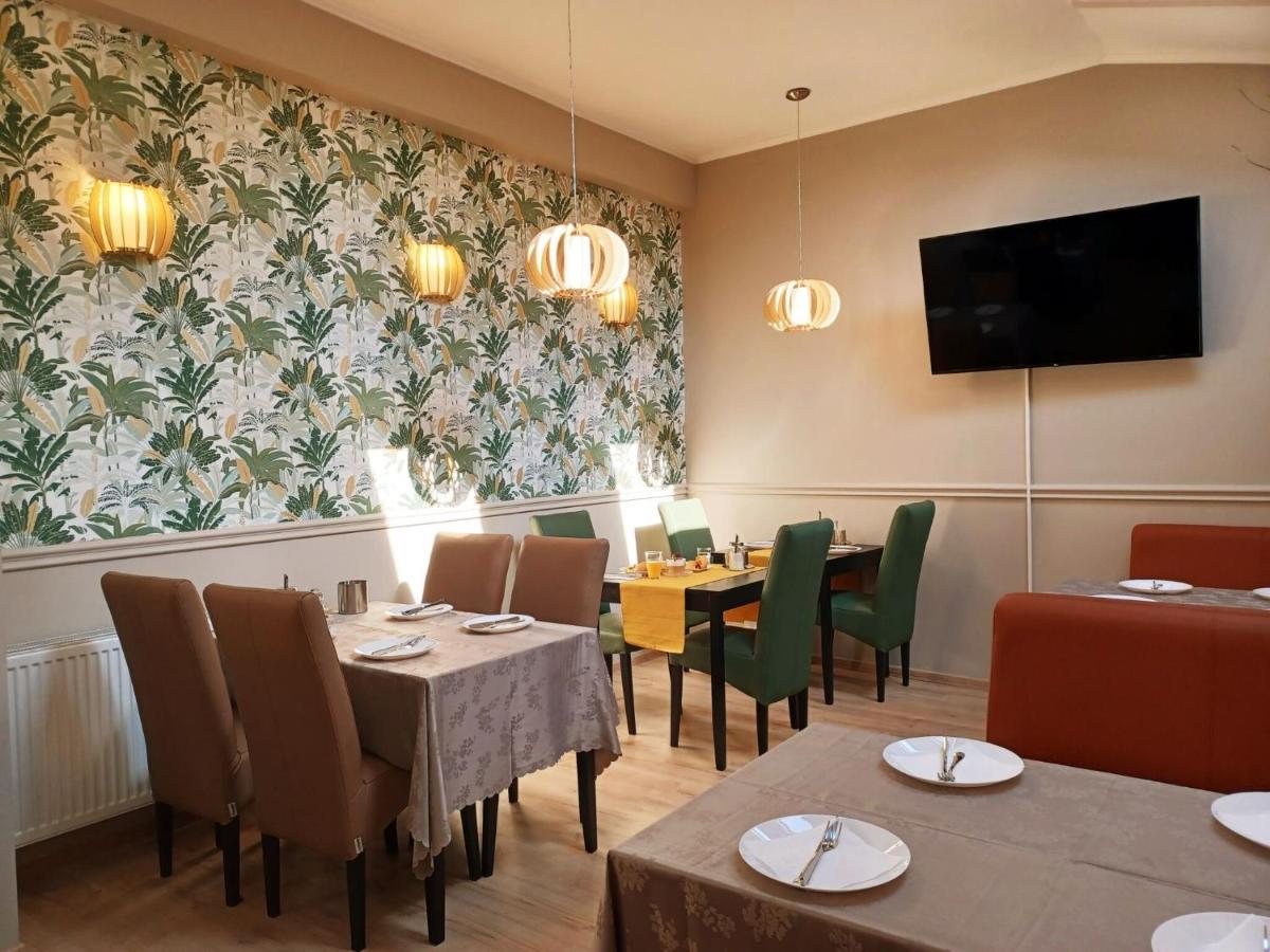 Hotel Indium City Panzió Eger Esterno foto