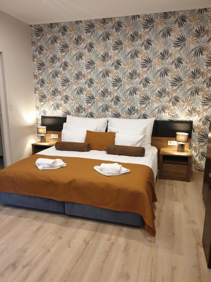 Hotel Indium City Panzió Eger Esterno foto