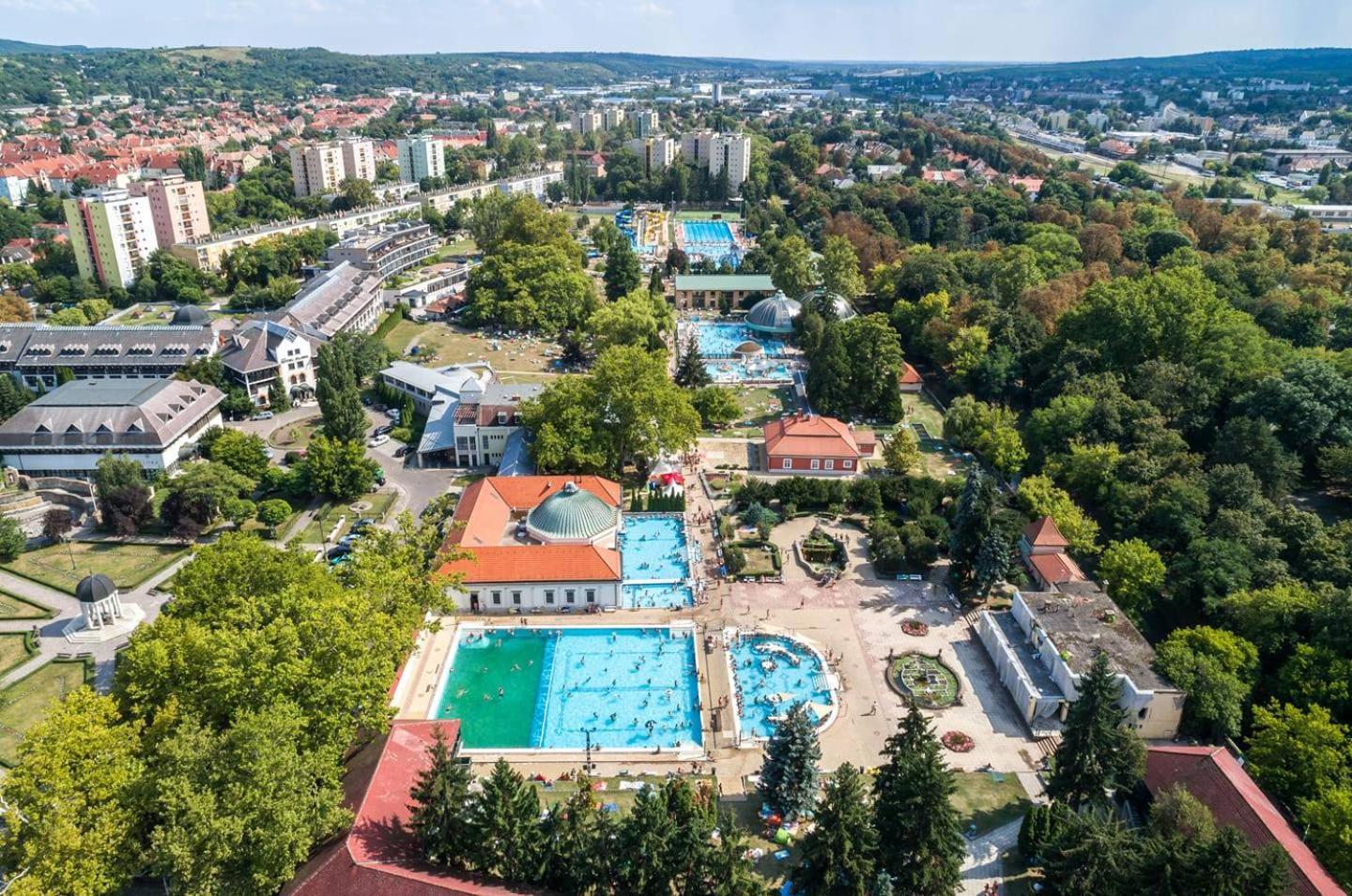 Hotel Indium City Panzió Eger Esterno foto