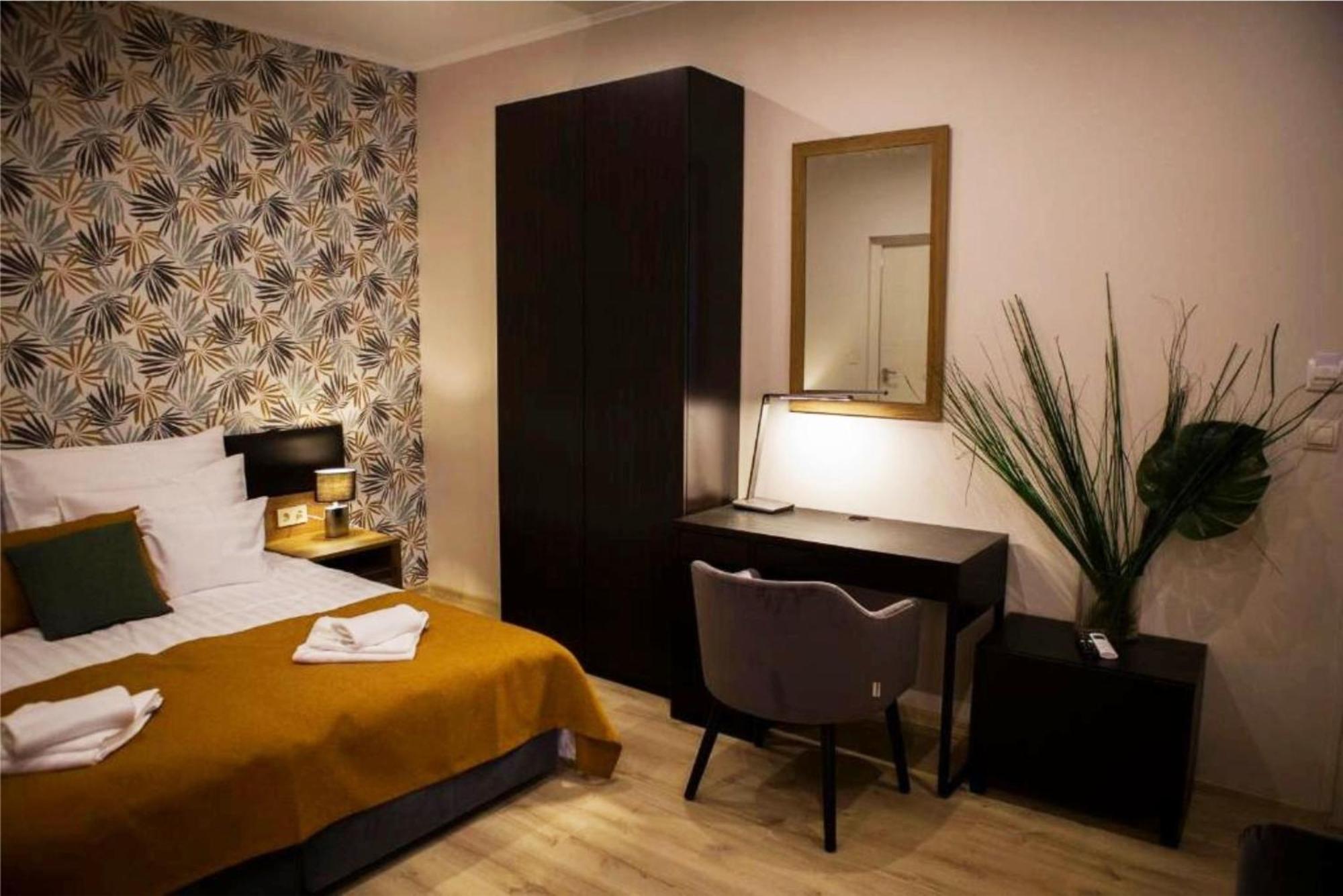 Hotel Indium City Panzió Eger Esterno foto